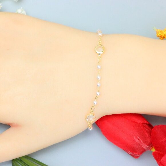 "Elegant & Trendy Bracelet, A Perfect Gift for Women, Thoughtful, EVCH1800 - Picture 1 of 10